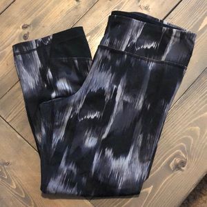 Under Armour Size Medium Fitted Capri Pant